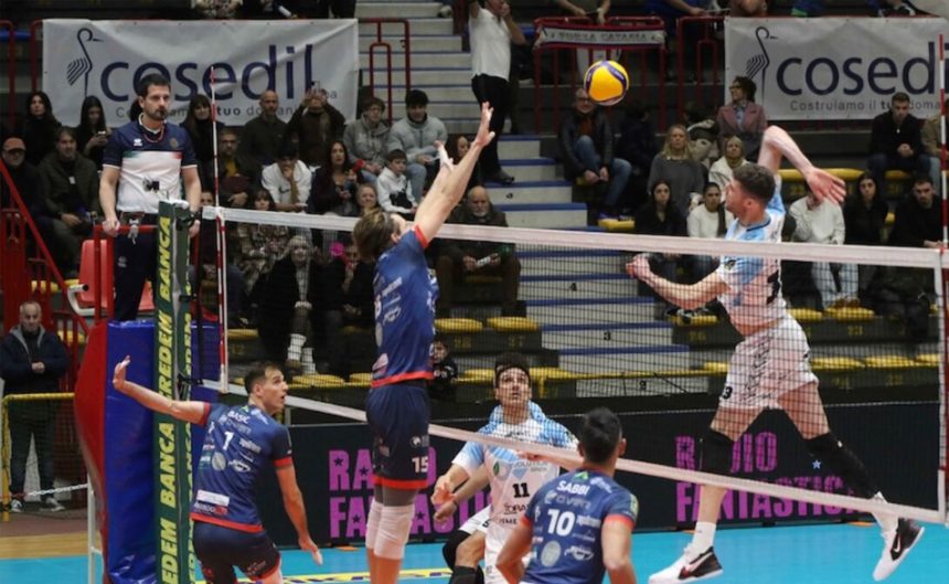 La Cosedil Saturnia Acicastello perde contro Evolution Green Aversa con un secco 3-0 al PalaCatania. Scopri i dettagli della partita.