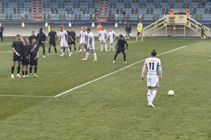 Catania, Latina, Serie C, girone C, vittoria, 4-1, rimonta, Jiménez, doppietta, gol, Montalto, rigore, Saccani, autogol, classifica, Toscano, Boscaglia, Di Gennaro, Rapisarda, Dini, Lunetta, Zacchi, Ekuban, Marenco, De Paoli, Frisenna, partita, calcio, campionato, risultato, cronaca